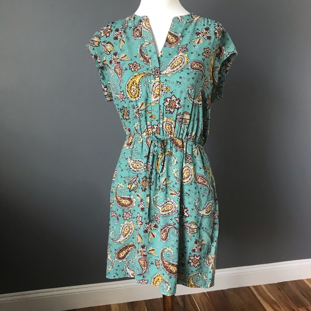 NWT DR2 split neck dress with tie waist